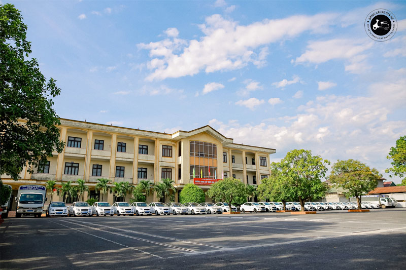 truong-trung-cap-gtvt-quang-tri-banglaixegiare