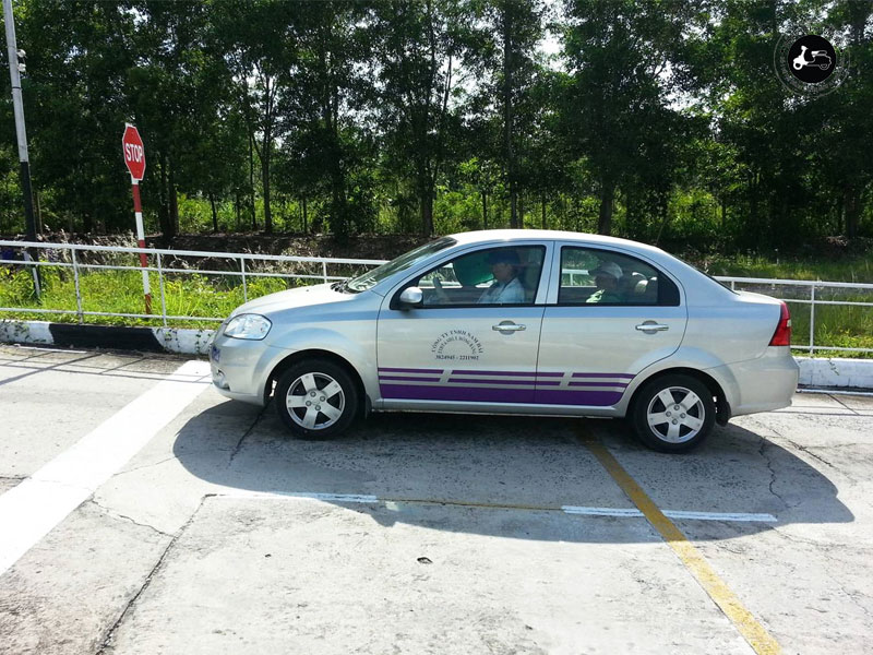 dung-xe-ngang-doc-b2-dung-non-banglaixegiare