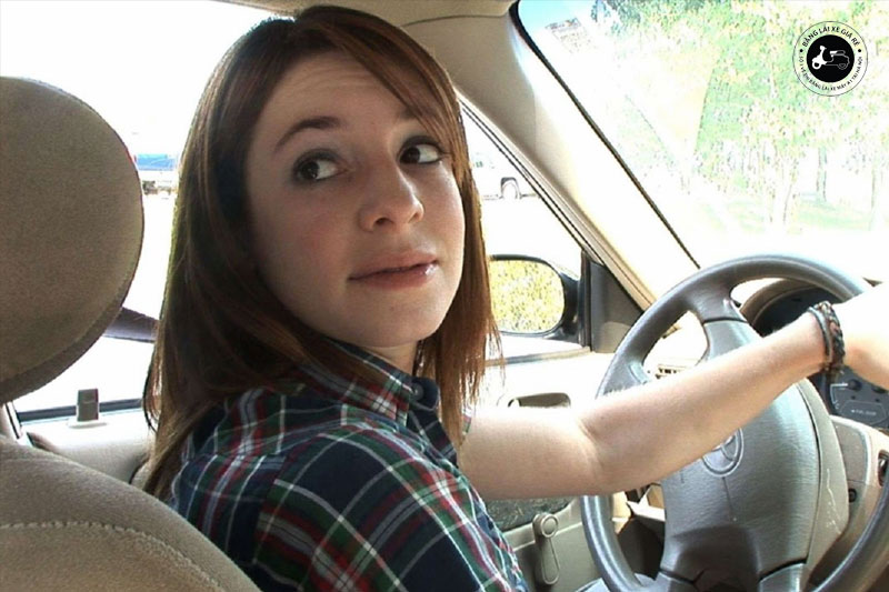 danh-lai-lui-xe-o-to-banglaixegiare-5