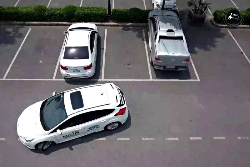 danh-lai-lui-xe-o-to-banglaixegiare