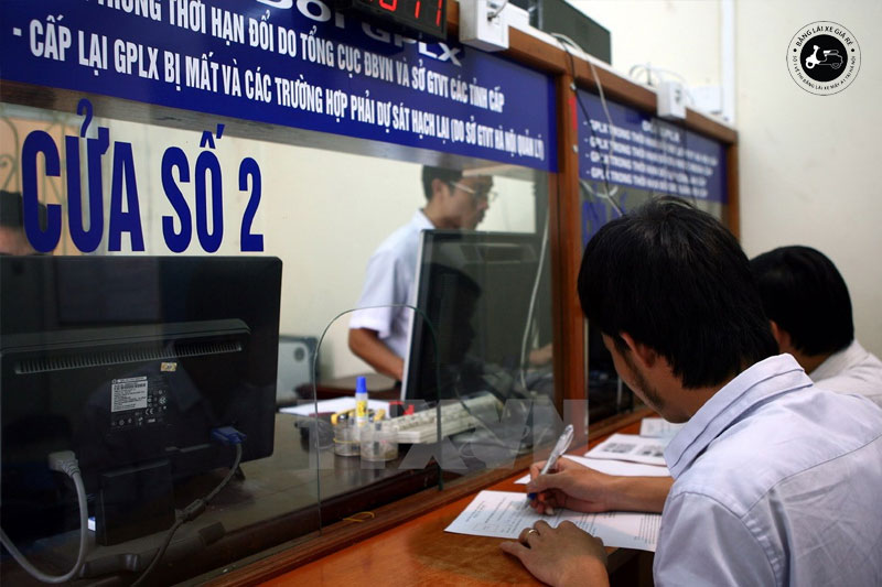 nop-hs-giao-vien-day-lai-xe-o-to-banglaixegiare