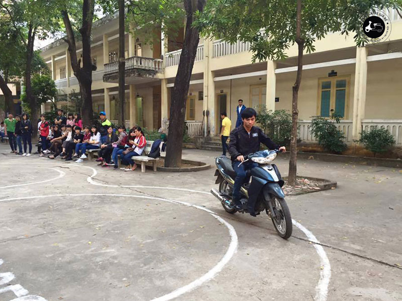 thi-bang-lai-xe-may-tphcm-saigontourist-banglaixegiare