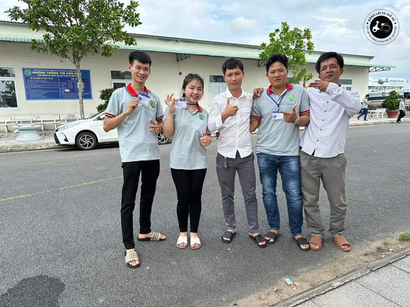huy-hoang-dang-ky-thi-bang-lai-xe-may-o-ben-tre-banglaixegiare