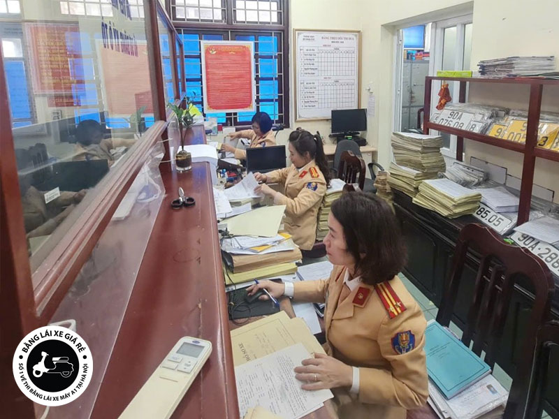 loi-ich-khi-doi-giay-phep-lai-xe-dung-han-banglaixegiare