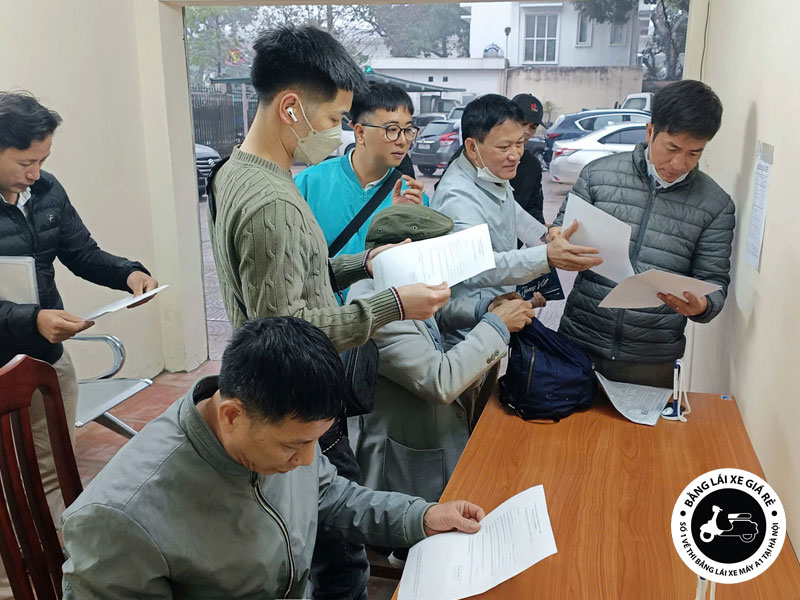 vi-sao-can-doi-giay-phep-lai-xe-dung-thoi-han-banglaixegiare